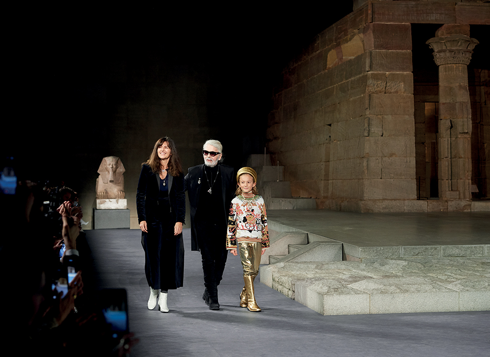 Karl Lagerfeld trên sàn diễn BST Métiers d’Art 2019 – 2020 của Chanel