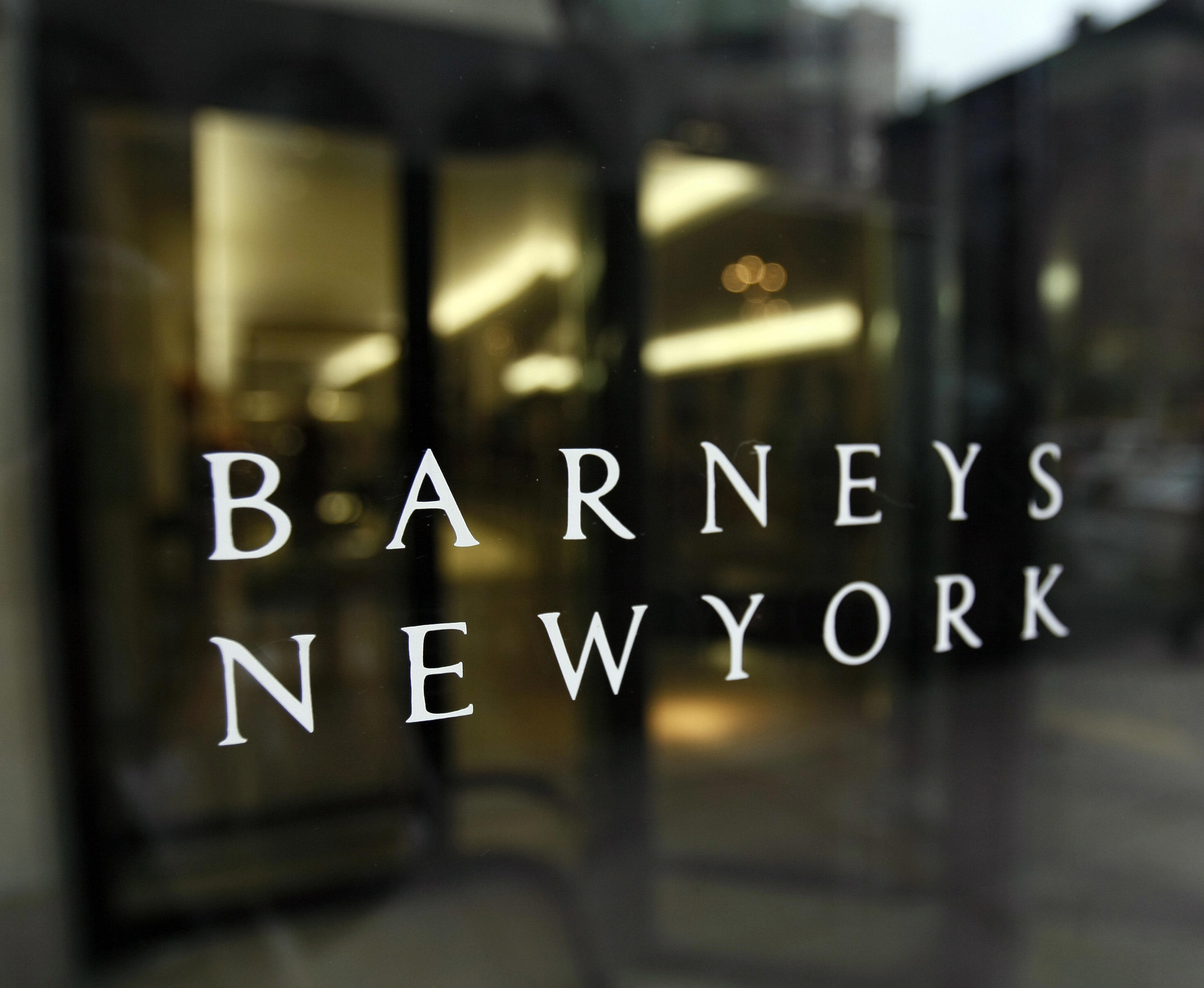 Barneys New York tuyên bố phá sản