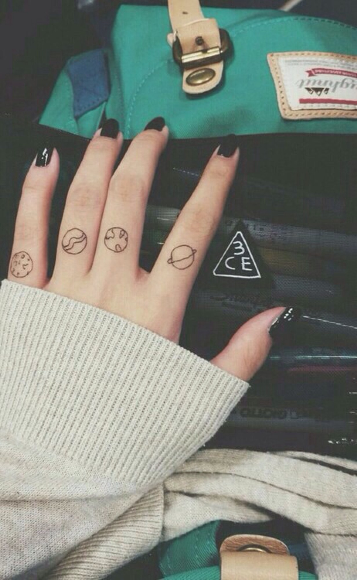 Fine line tattoo là gì Vì sao giới trẻ lại mê mẩn kiểu hình xăm này   Coolmate