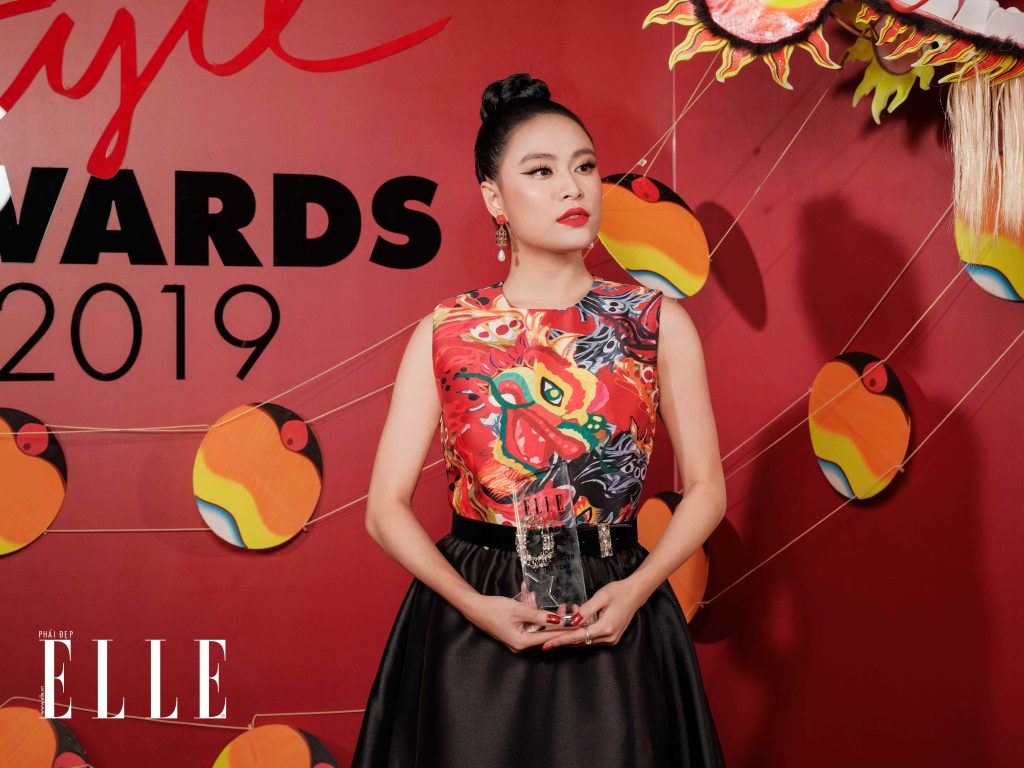 elle style awards 2019 ca sĩ hoàng thùy linh nhận giải 01