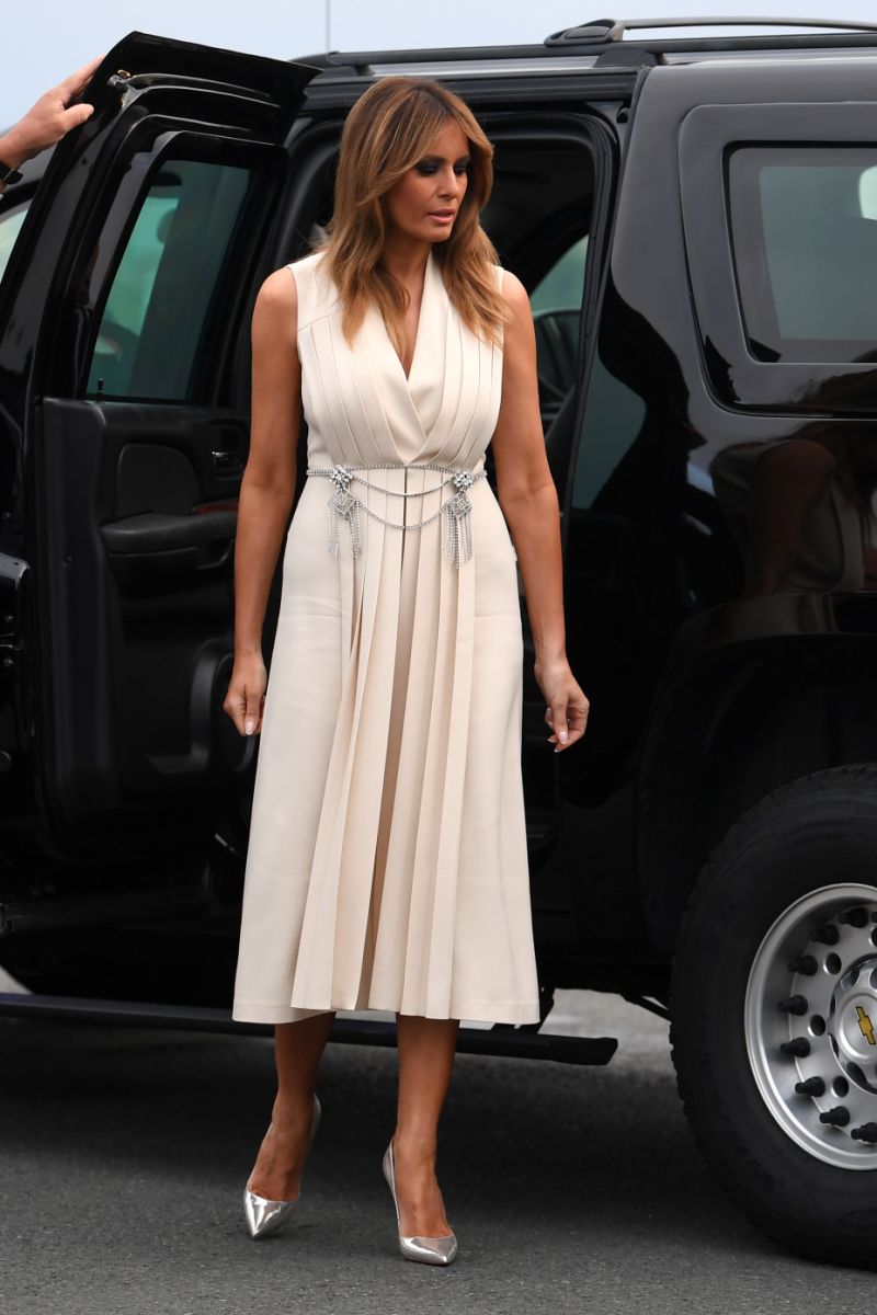 phu nhân melania trump mặc đầm gucci ở hội nghị g7