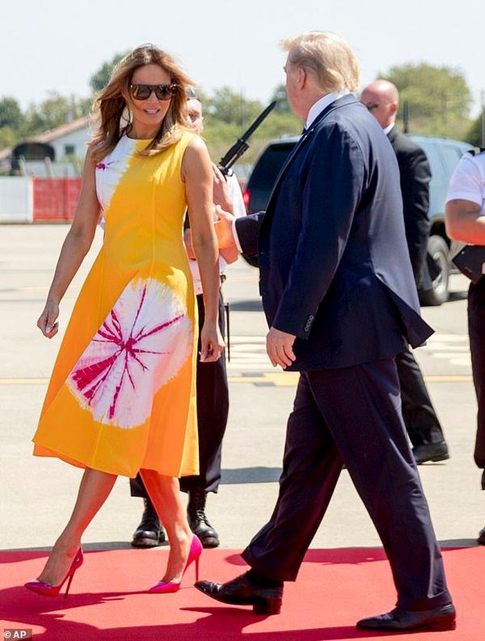 melania trump mặc đầm calvin klein