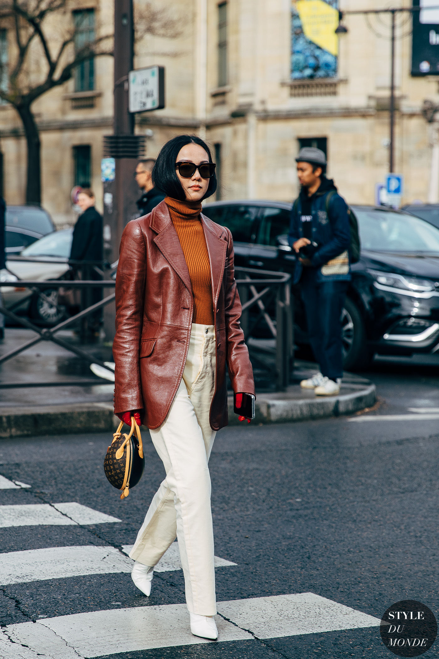 thời trang mùa thu - áo khoác blazer da bóng