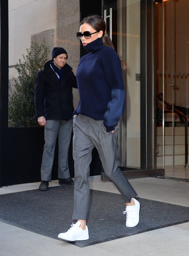Victoria Beckham mang giày Stan Smith trắng