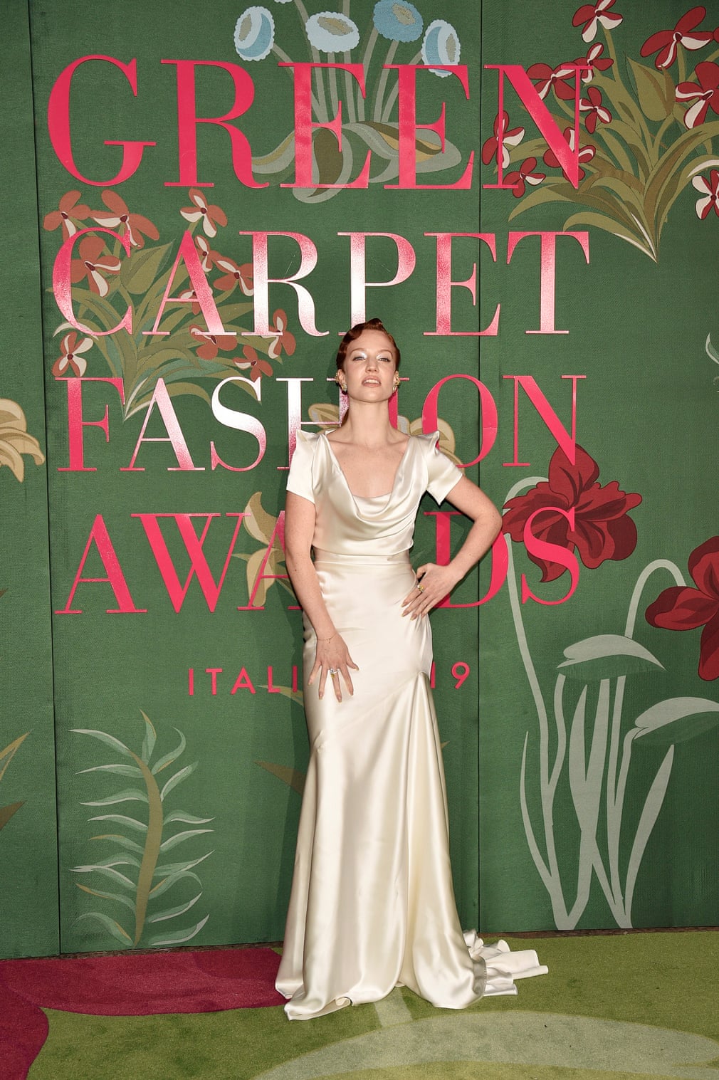 Jess Glynne tại Green Carpet Fashion Awards. 