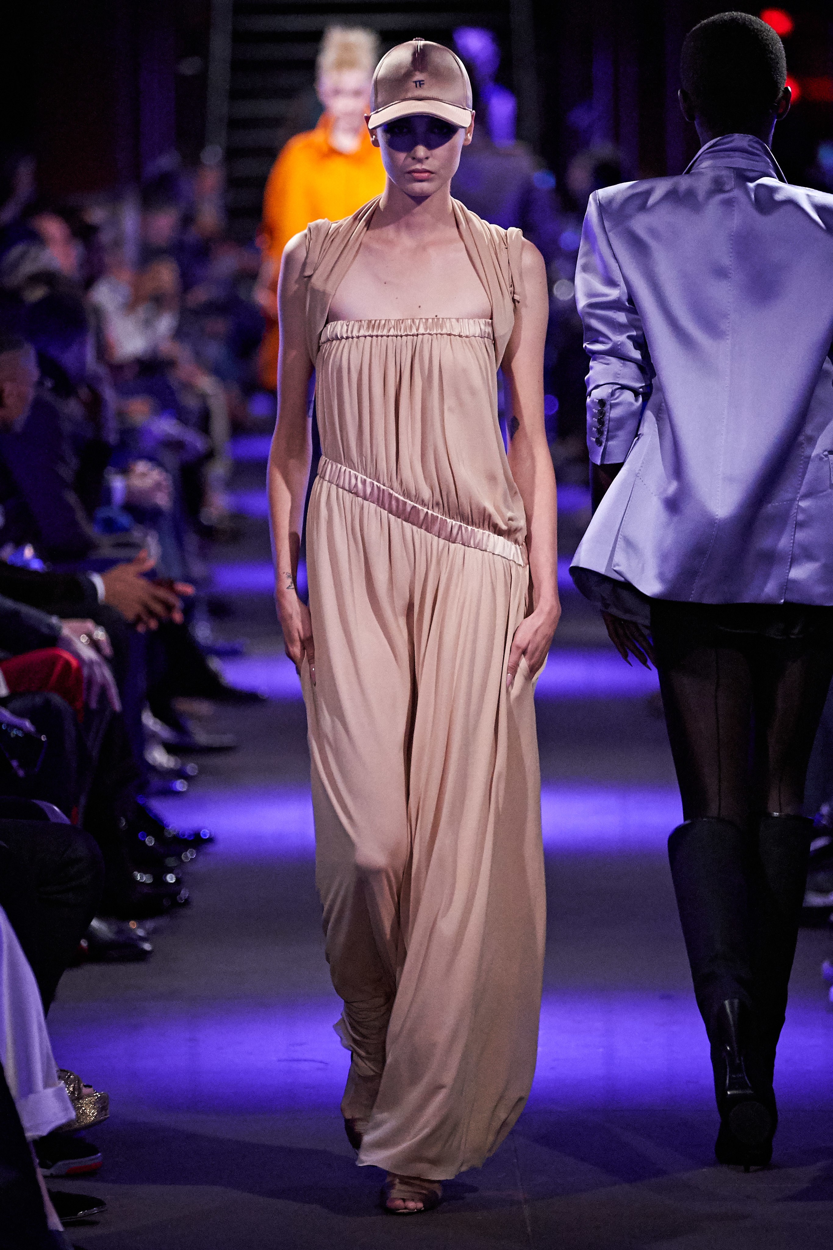 jumpsuit màu be bst tom ford xuân hè 2020