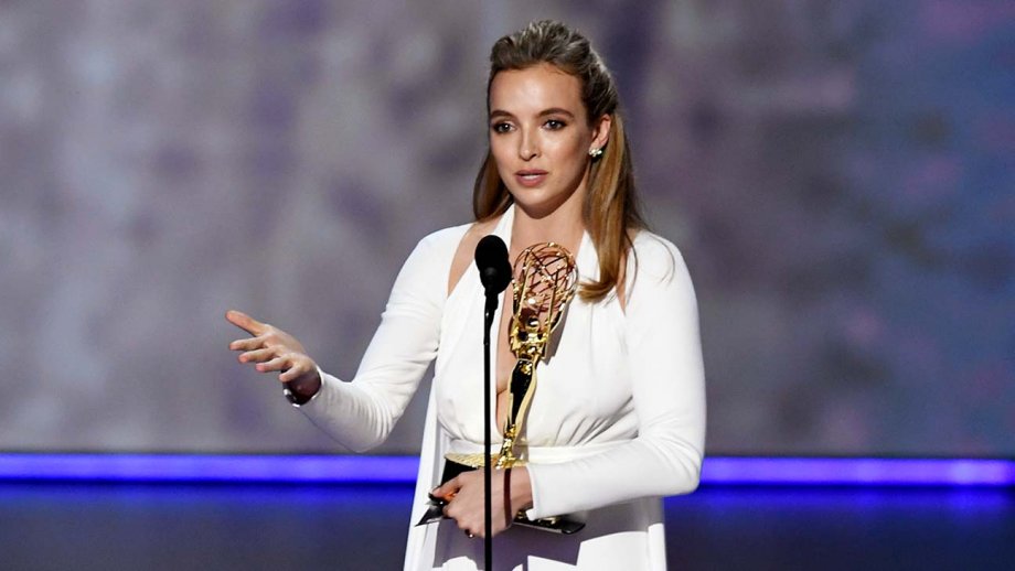 jodie comer nhận giải tại emmy 2019