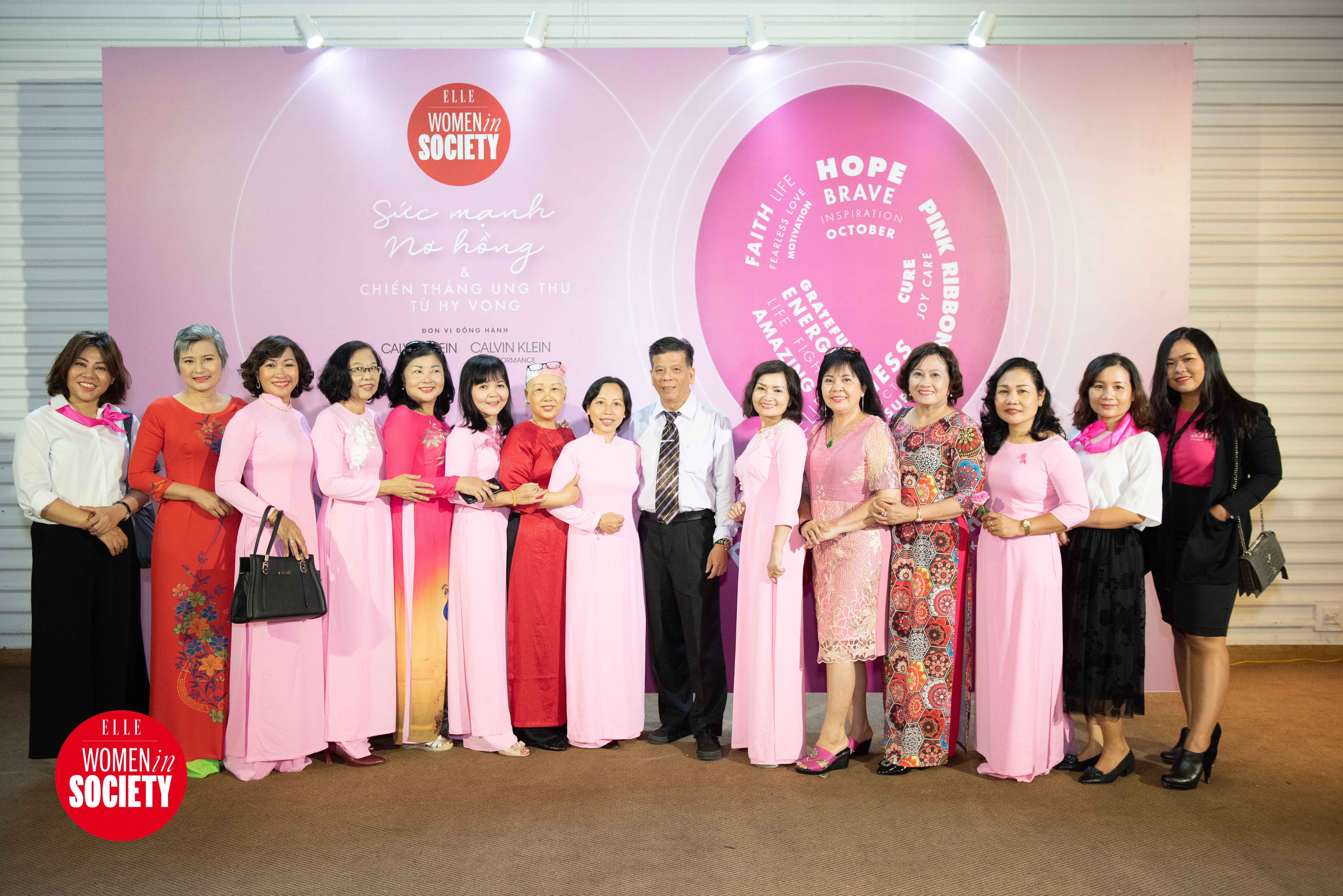 Bs Trần Nguyên Hà và chị Mai Phương cùng quan khách trong elle women in society 2019