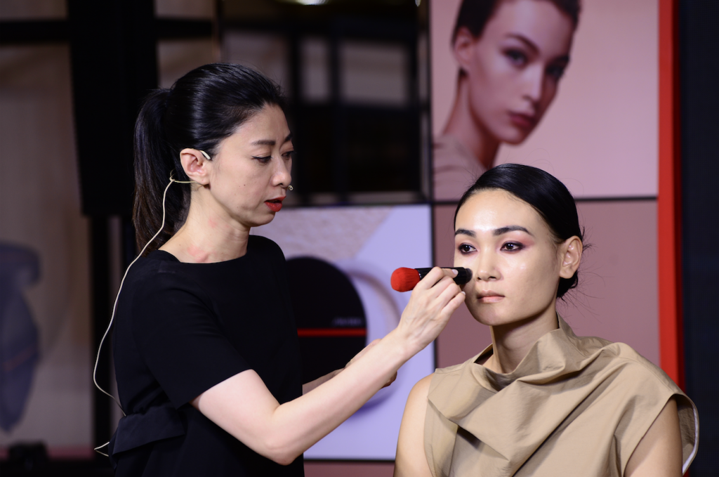 người mẫu Thuỳ Trang shiseido