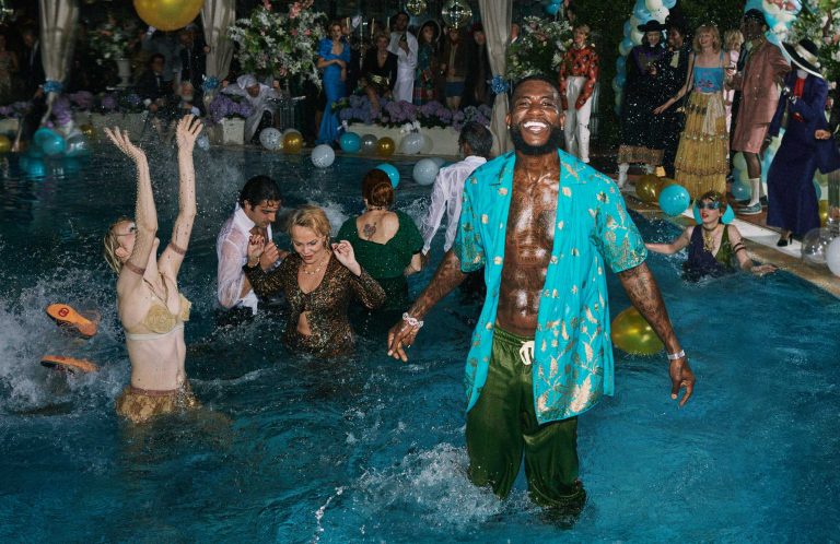 pool party trong chiến dịch gucci cruise 2020