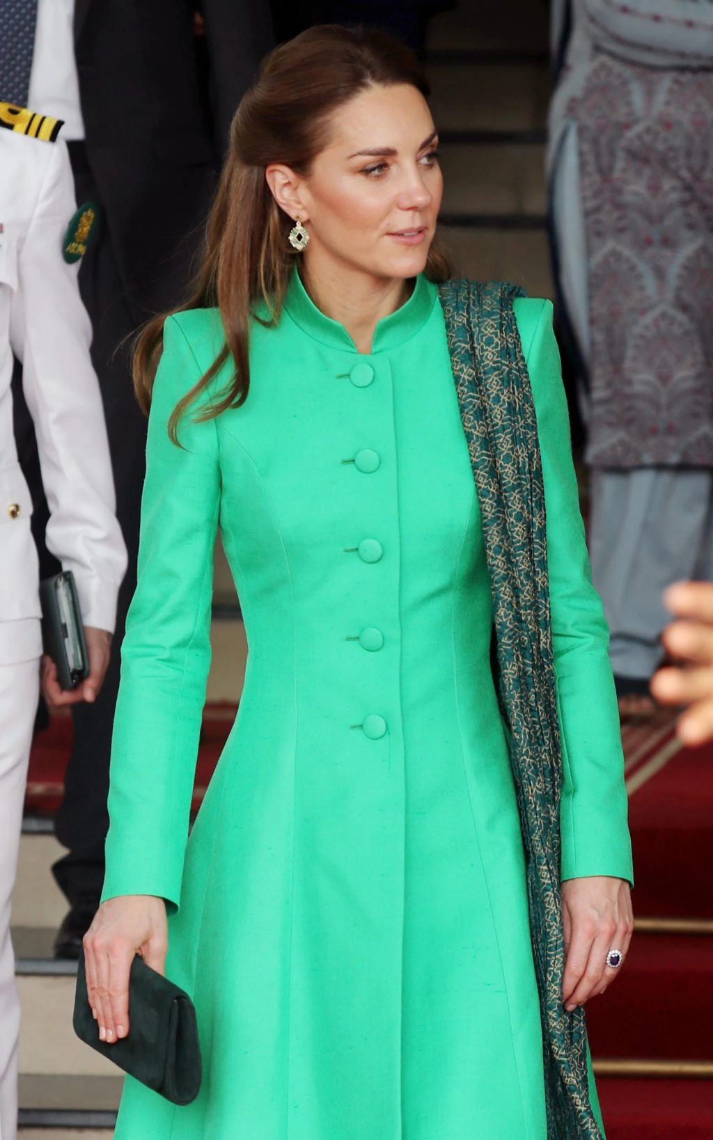 Công nương Kate mặc thiết kế của các NTK Pakistan