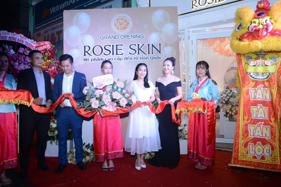 khai trương thương hiệu Roise Skin