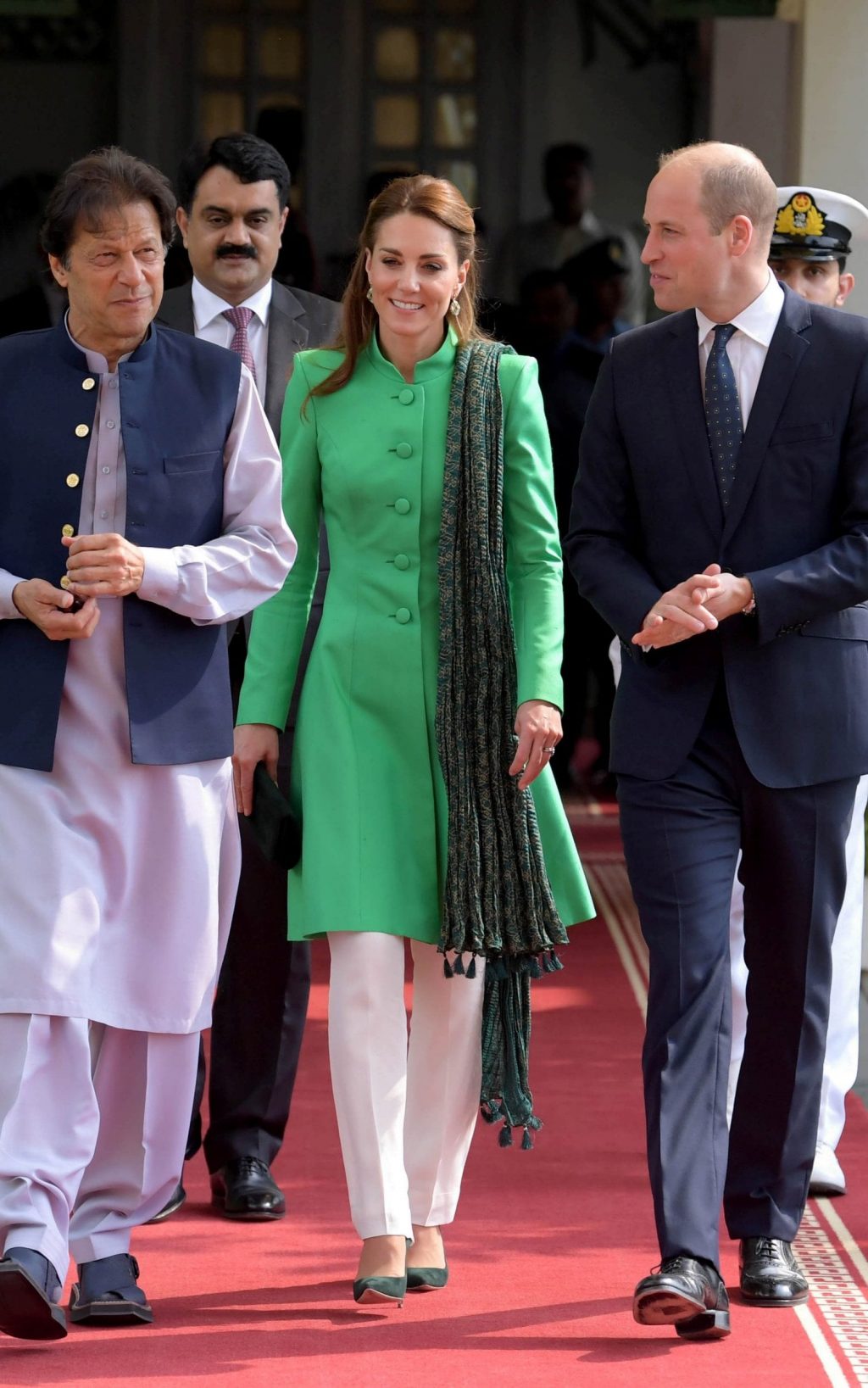 trang phục màu xanh quốc kỳ pakistan - Công nương Kate trong chuyến công du Pakistan