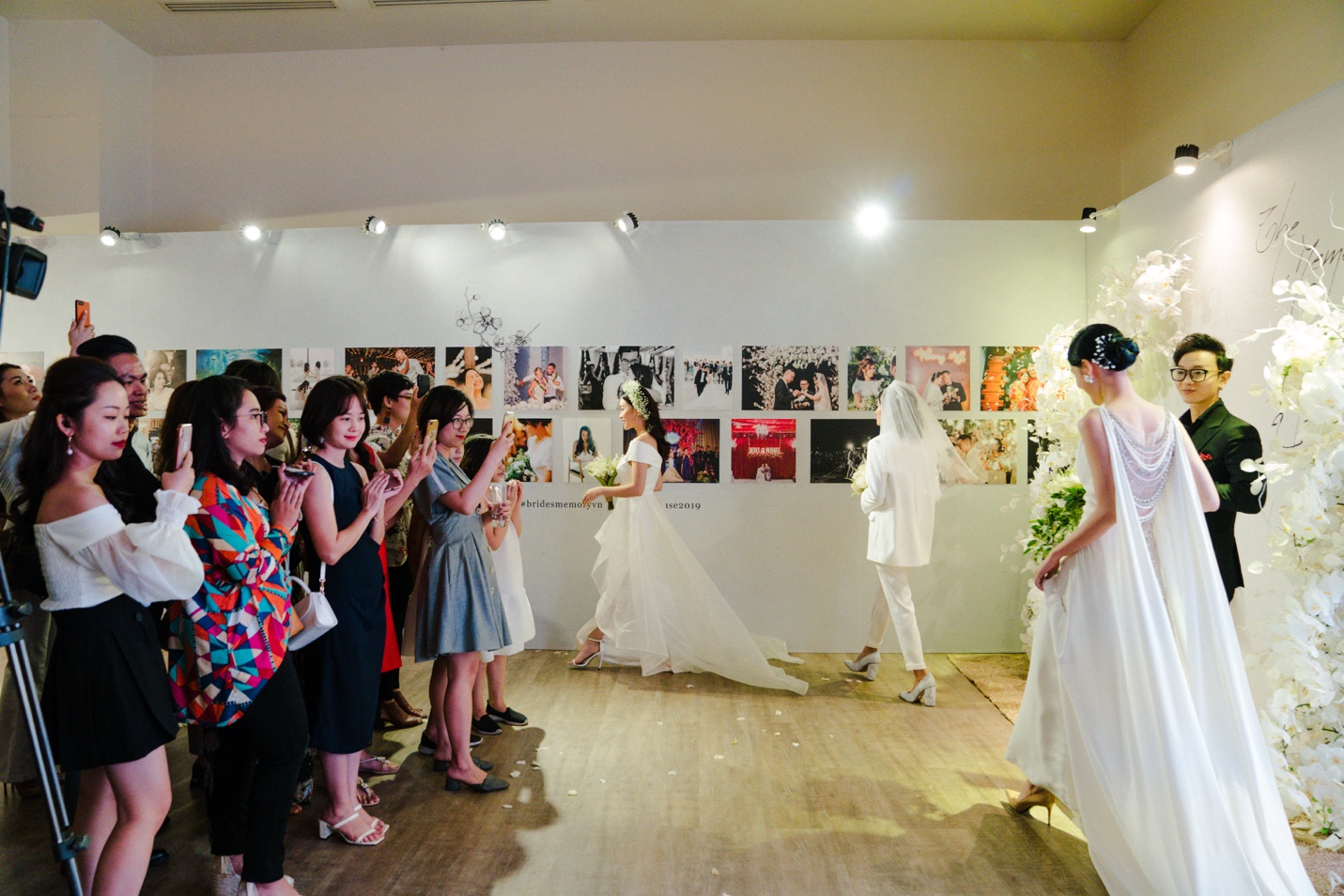 buổi trình diễn các thiết kế váy cưới tại triển lãm the memory of a bride