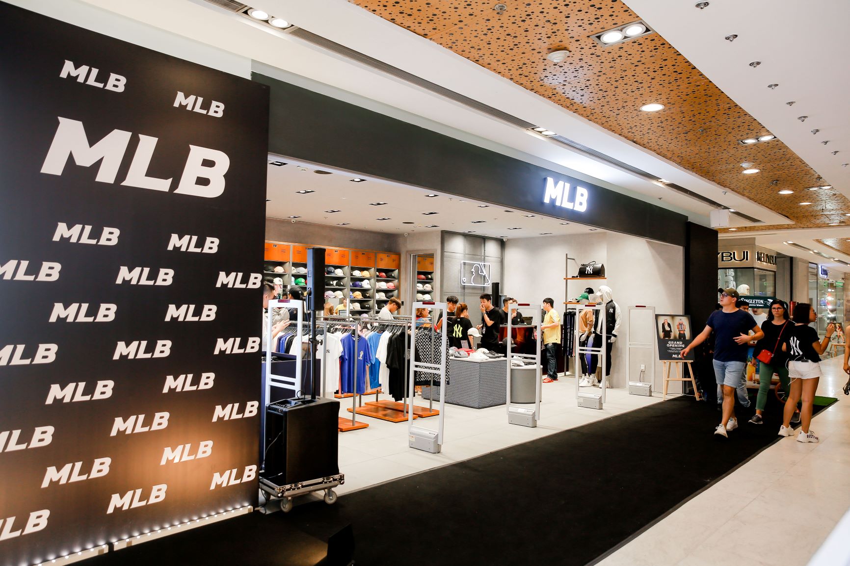 Cửa hàng MLB Việt Nam