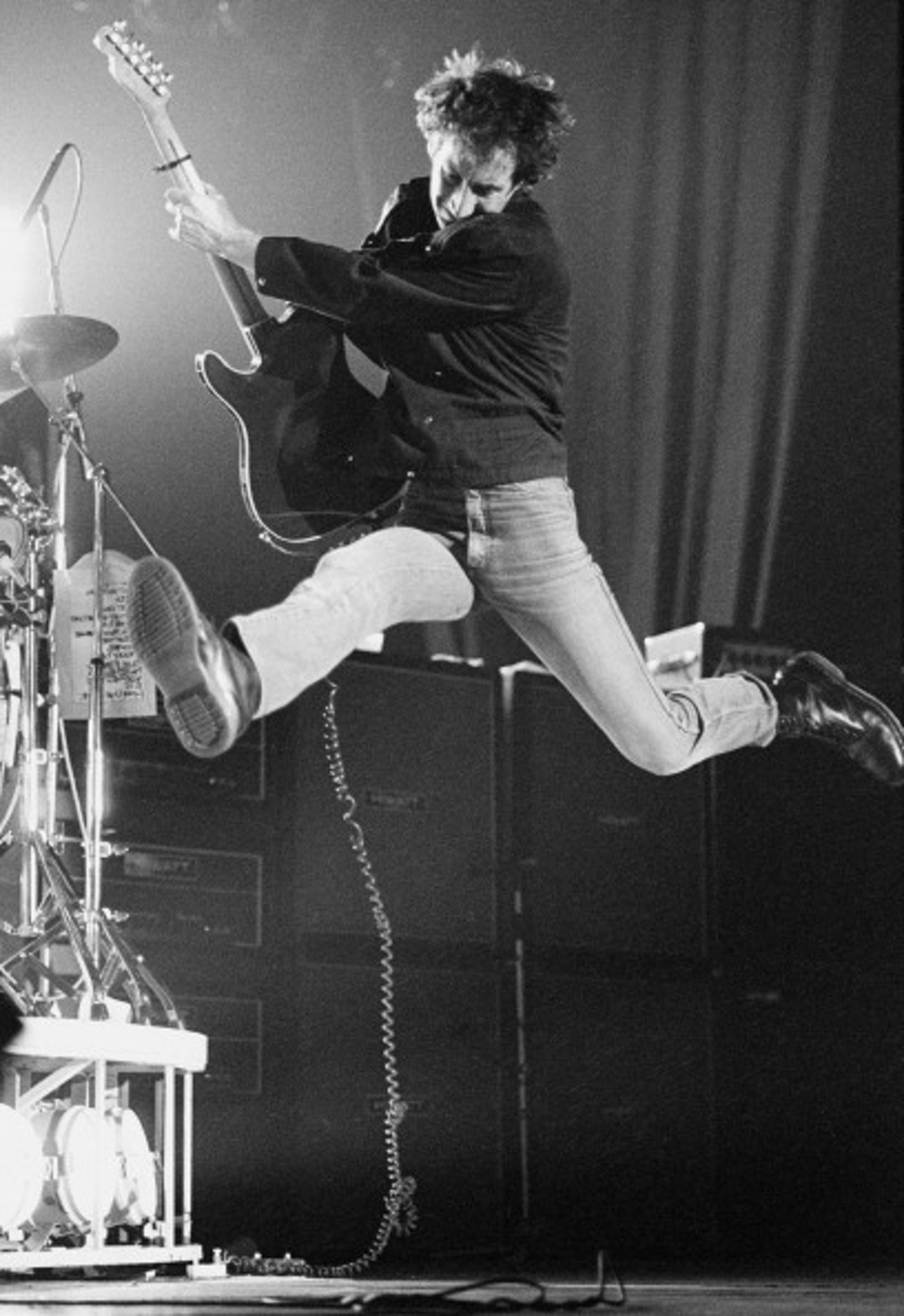 Pete Townshend (The Rock) mang Dr.Martens trên sân khấu