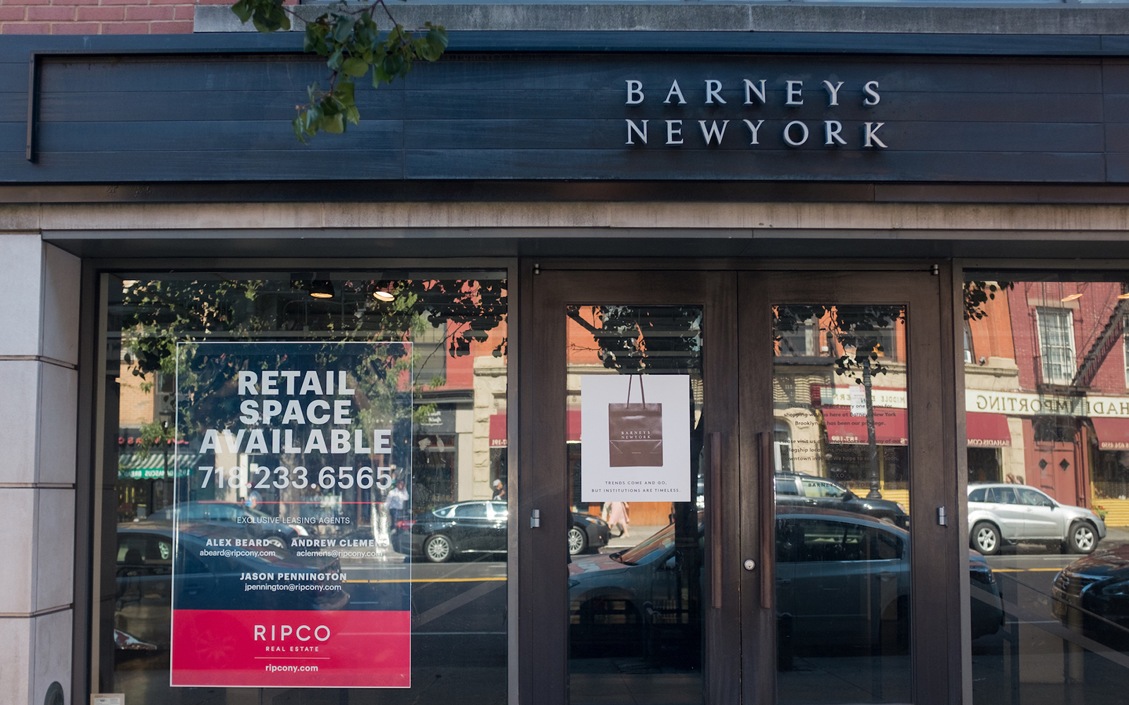 Barneys New York đóng cửa - tin thời trang 2019