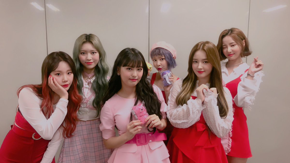 red velvet và momoland trở lại