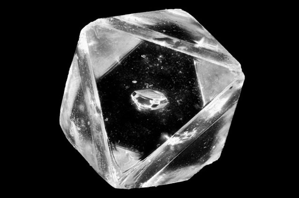 kim cương bên trong một viên kim cương khác là một sự thật thú vị trong 2019