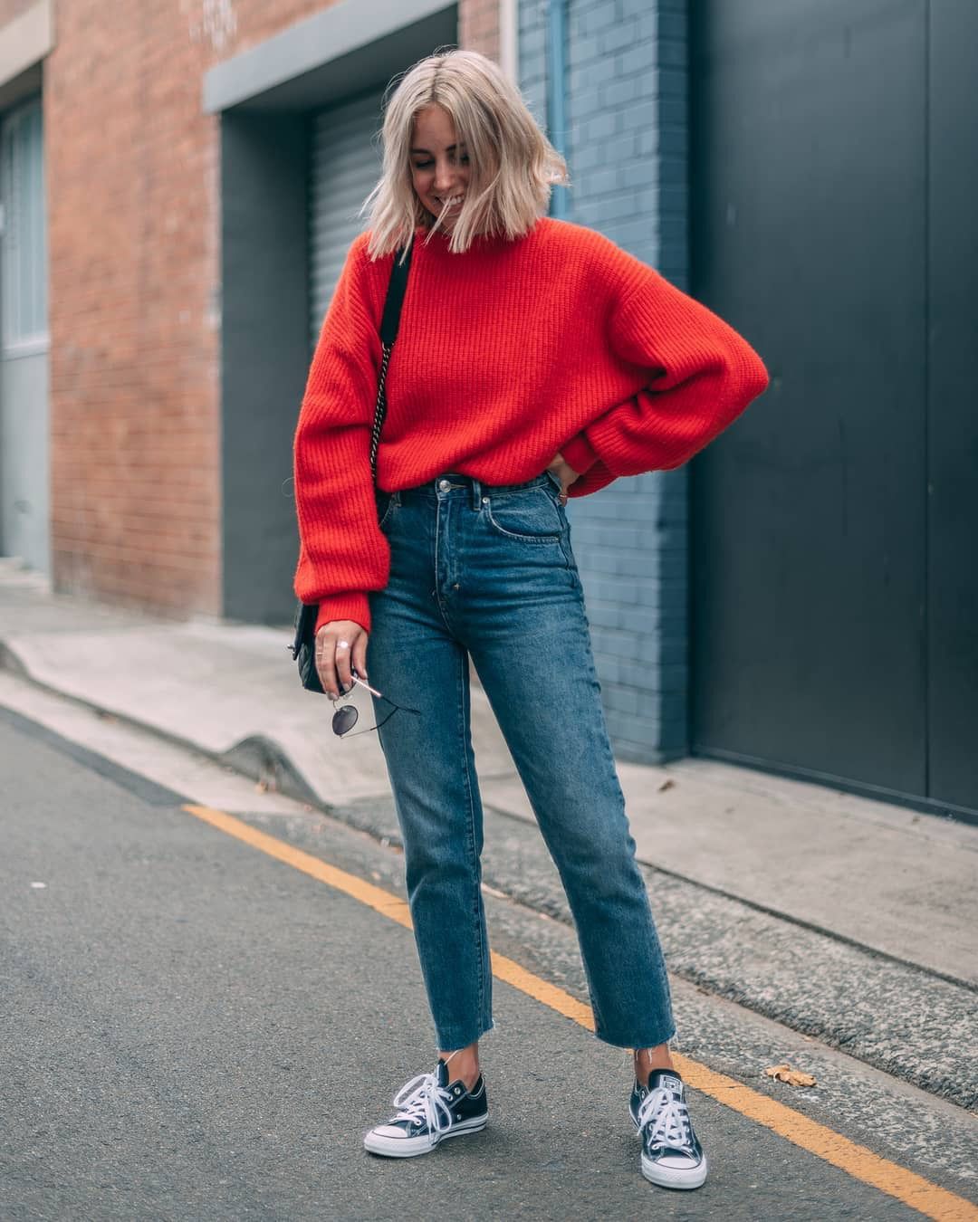 cách bảo quản áo sweater - áo sweater đỏ xu hướng Thu Đông 2019