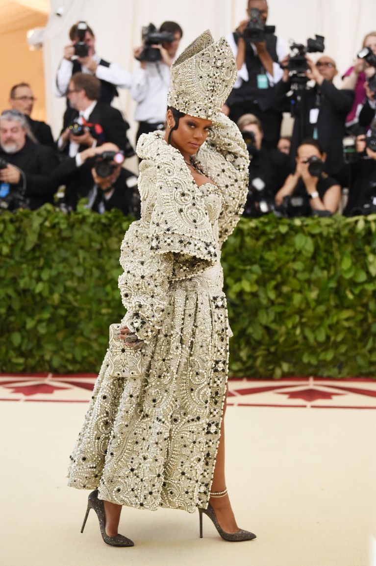 Rihanna thời trang thảm đỏ Met Gala 2018