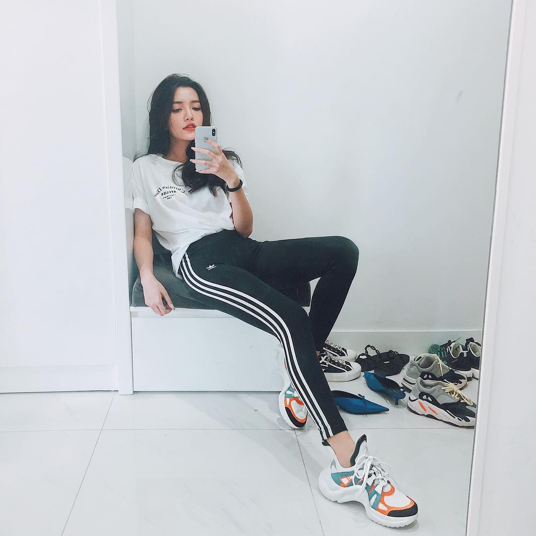 Xu hướng statement sneaker Bích Phương