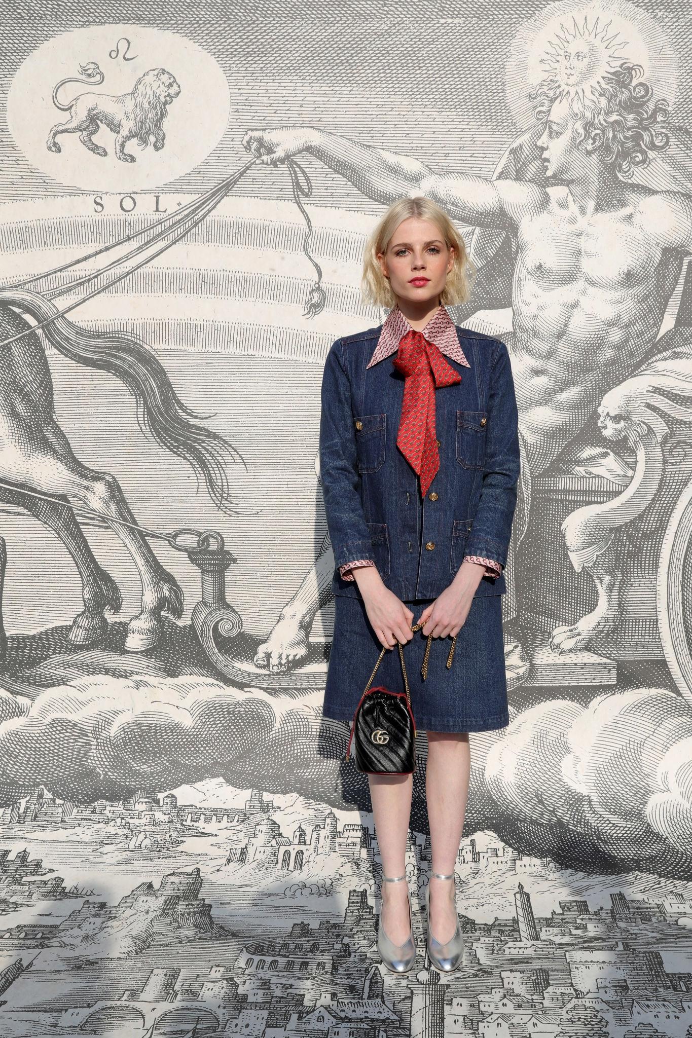 lucy boynton tham dự show Gucci Thu - Đông 2019