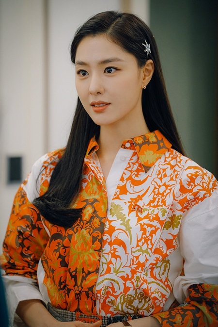 Phong cách trang điểm nhẹ nhàng như Seo Ji Hye.