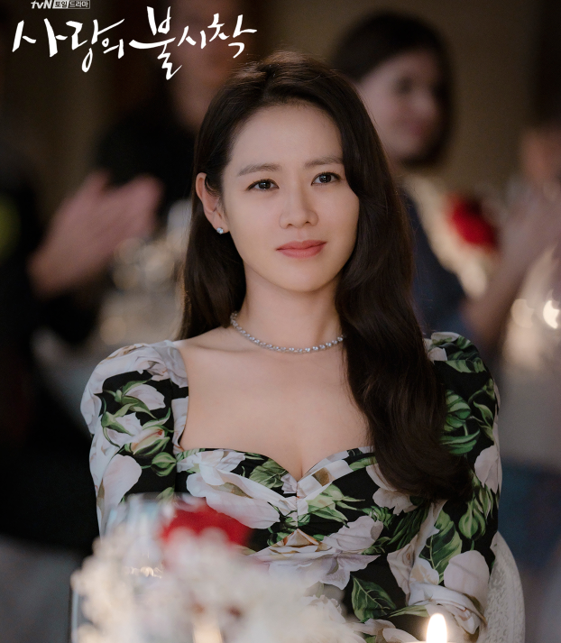 Son Ye Jin trẻ đẹp trong Crash Landing on You.