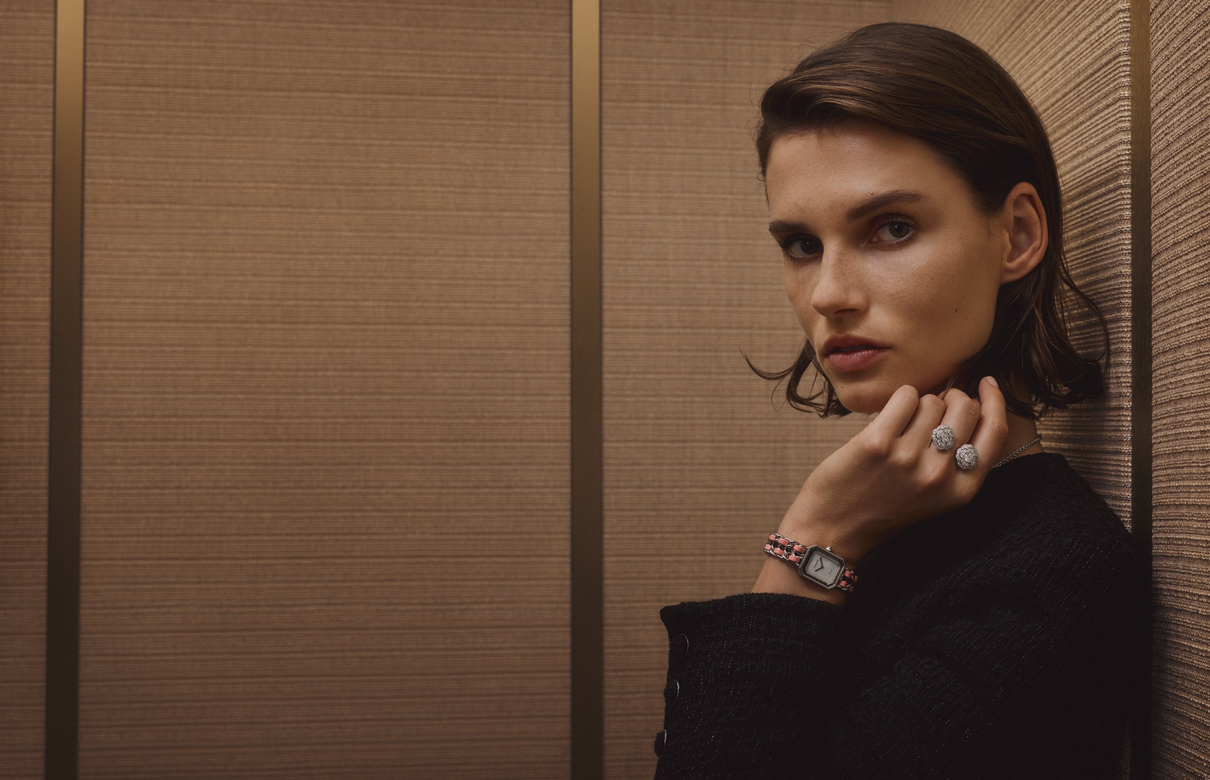 Đồng hồ Premiere dây xích phối da của Chanel