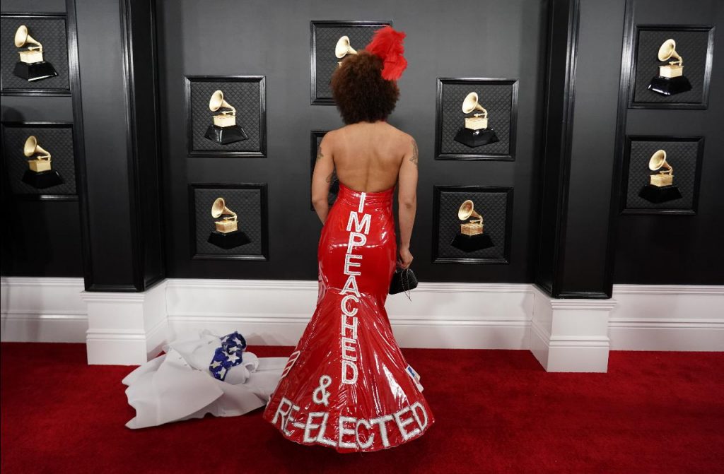 joy villa phản đổi trump trên thảm đỏ grammy 2020