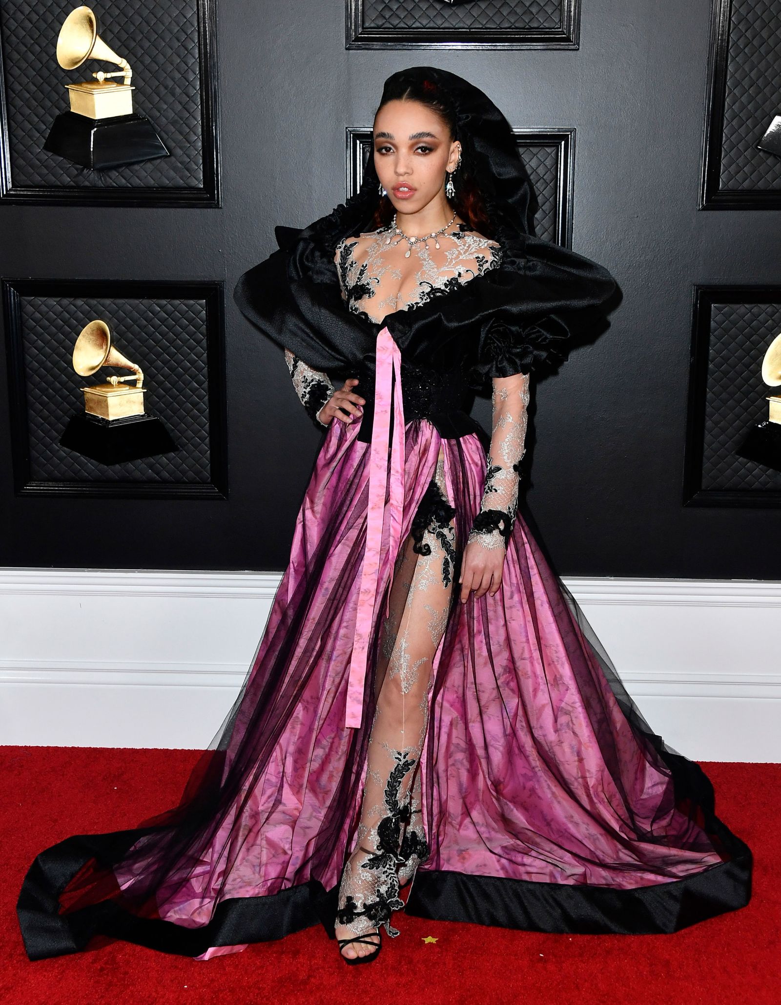 FKA Twigs tại thảm đỏ grammy 2020