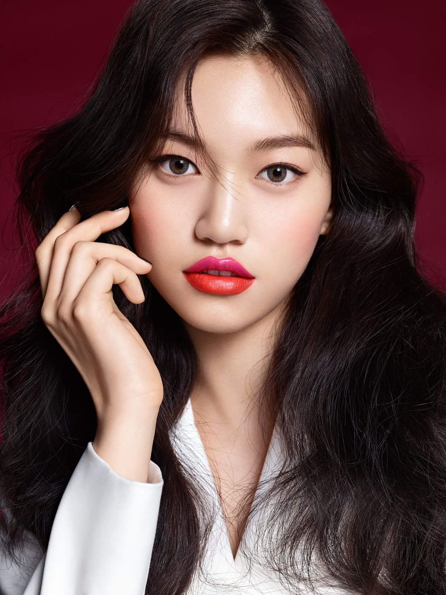 nữ thần tượng kpop doyeon