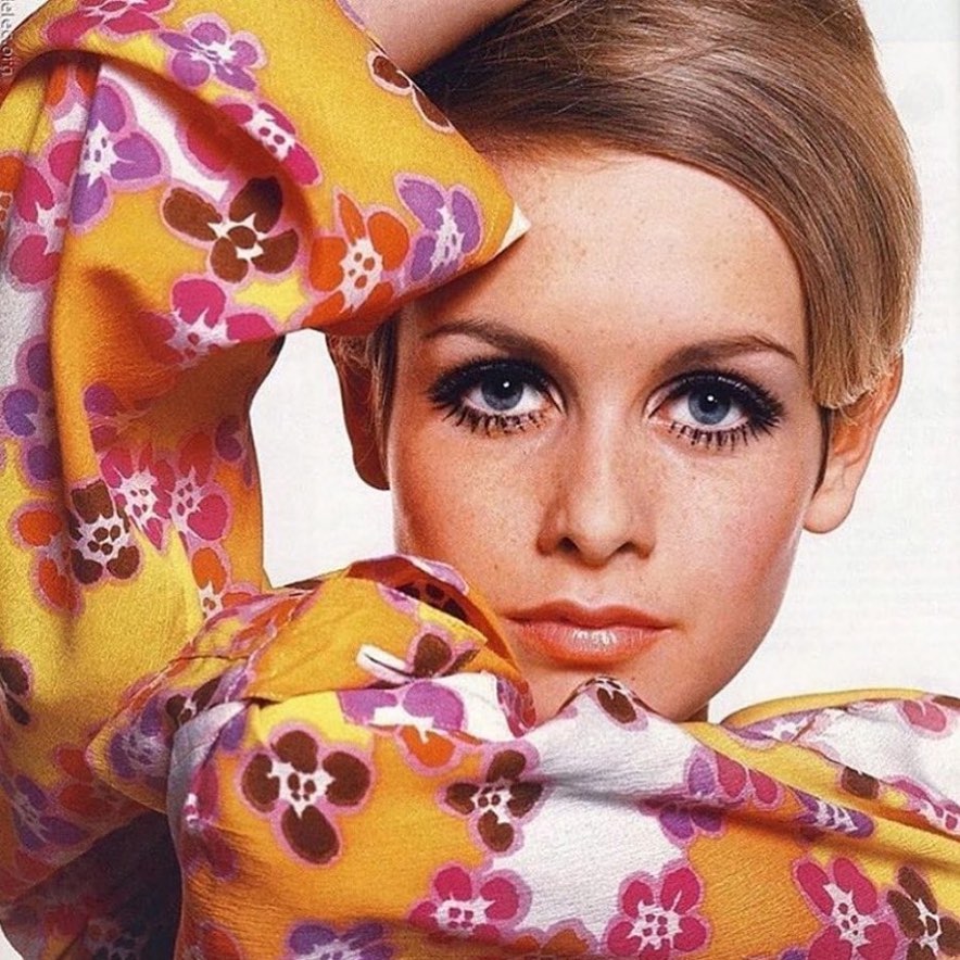 Biểu tượng thời trang Twiggy những năm 1960 trong thiết kế của Mary Quant