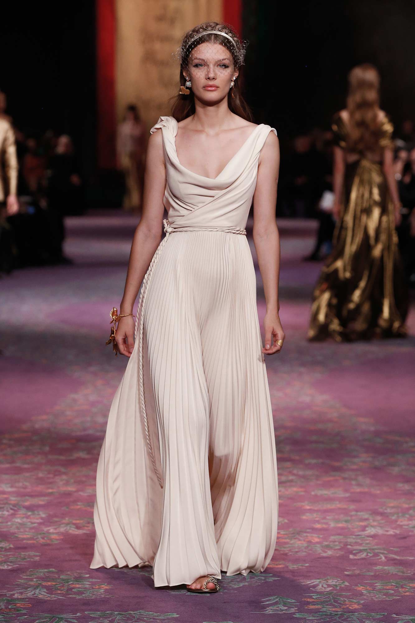 Dior Haute Couture Xuân - Hè 2020 đầm trắng 31