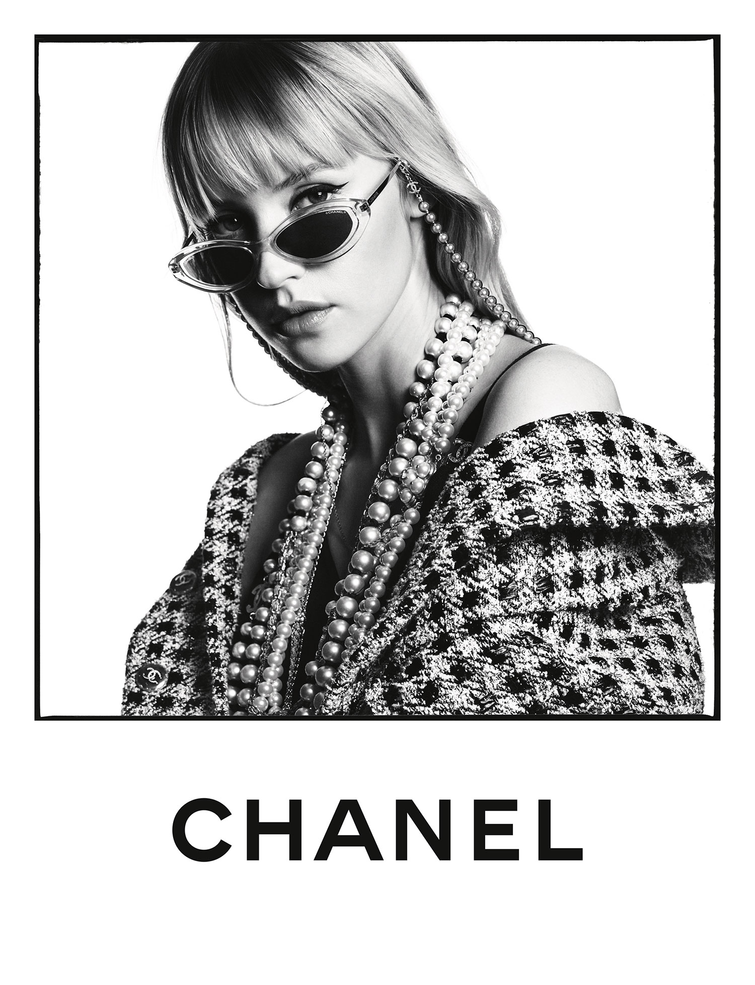 BST kính mắt Chanel Xuân - Hè 2020 Angèle 