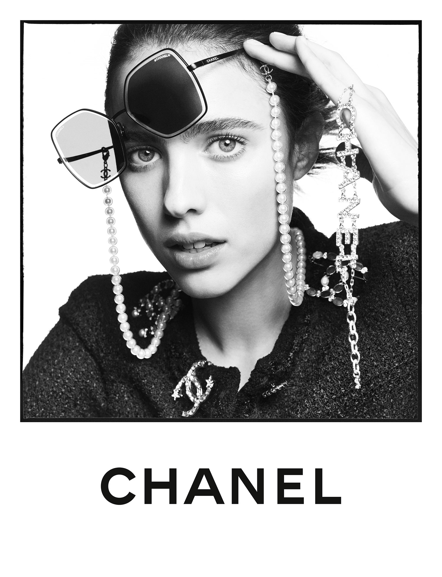 BST kính mắt Chanel Xuân - Hè 2020 Margaret Qualley