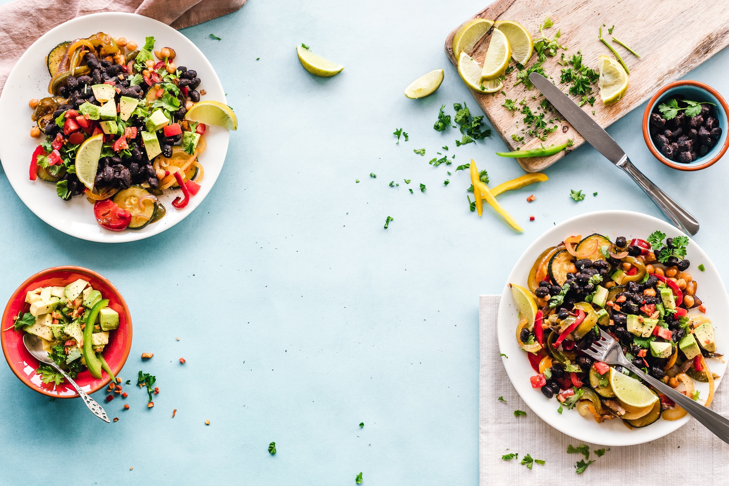 Chế độ ăn kiêng giảm cân-Ba dĩa salad.