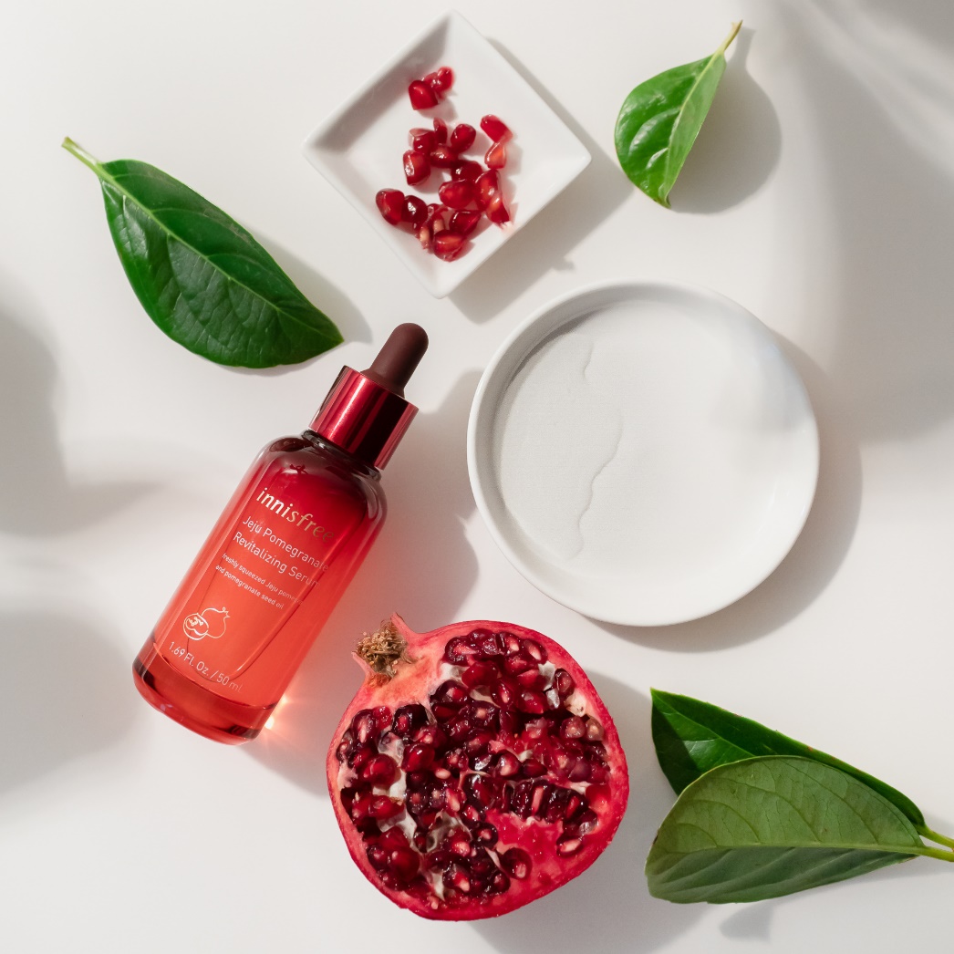 Bộ dưỡng da innisfree Jeju Pomegranate Revitalizing Serum chiết xuất từ lựu đỏ