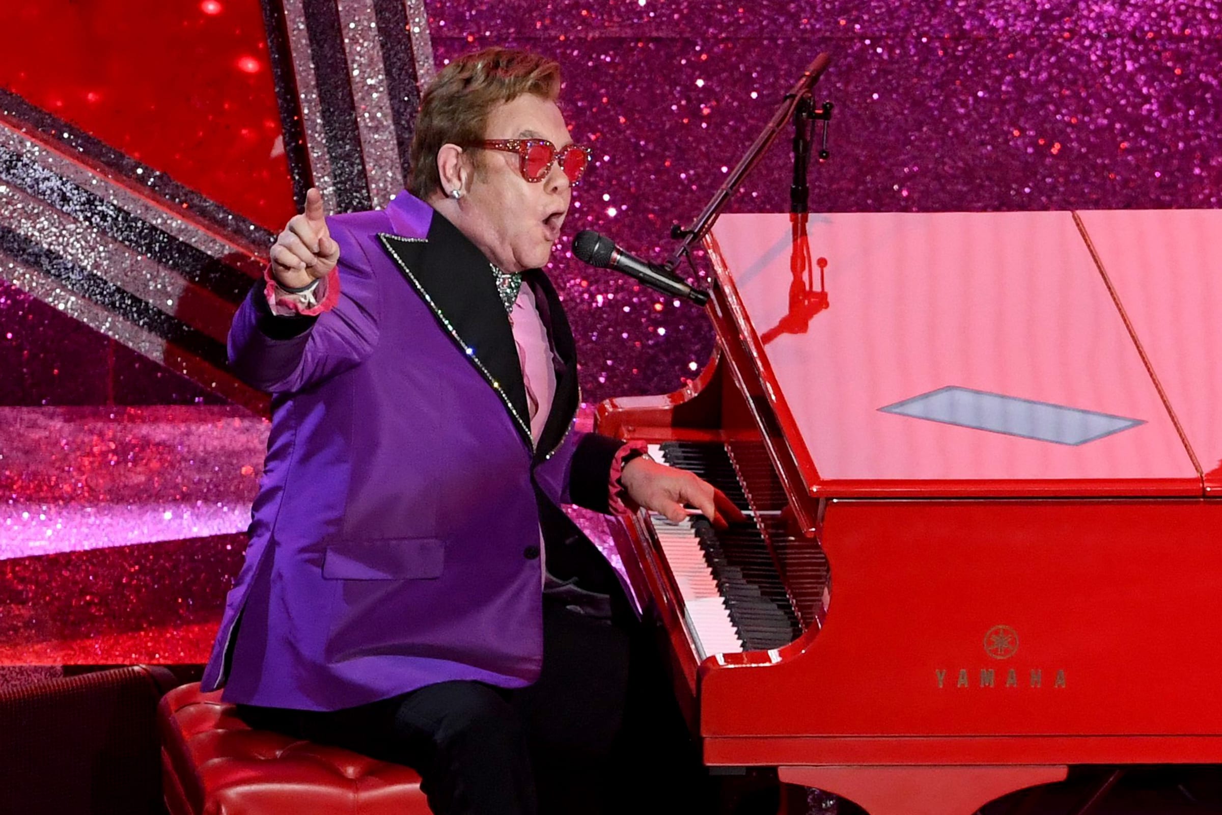 elton john biểu diễn