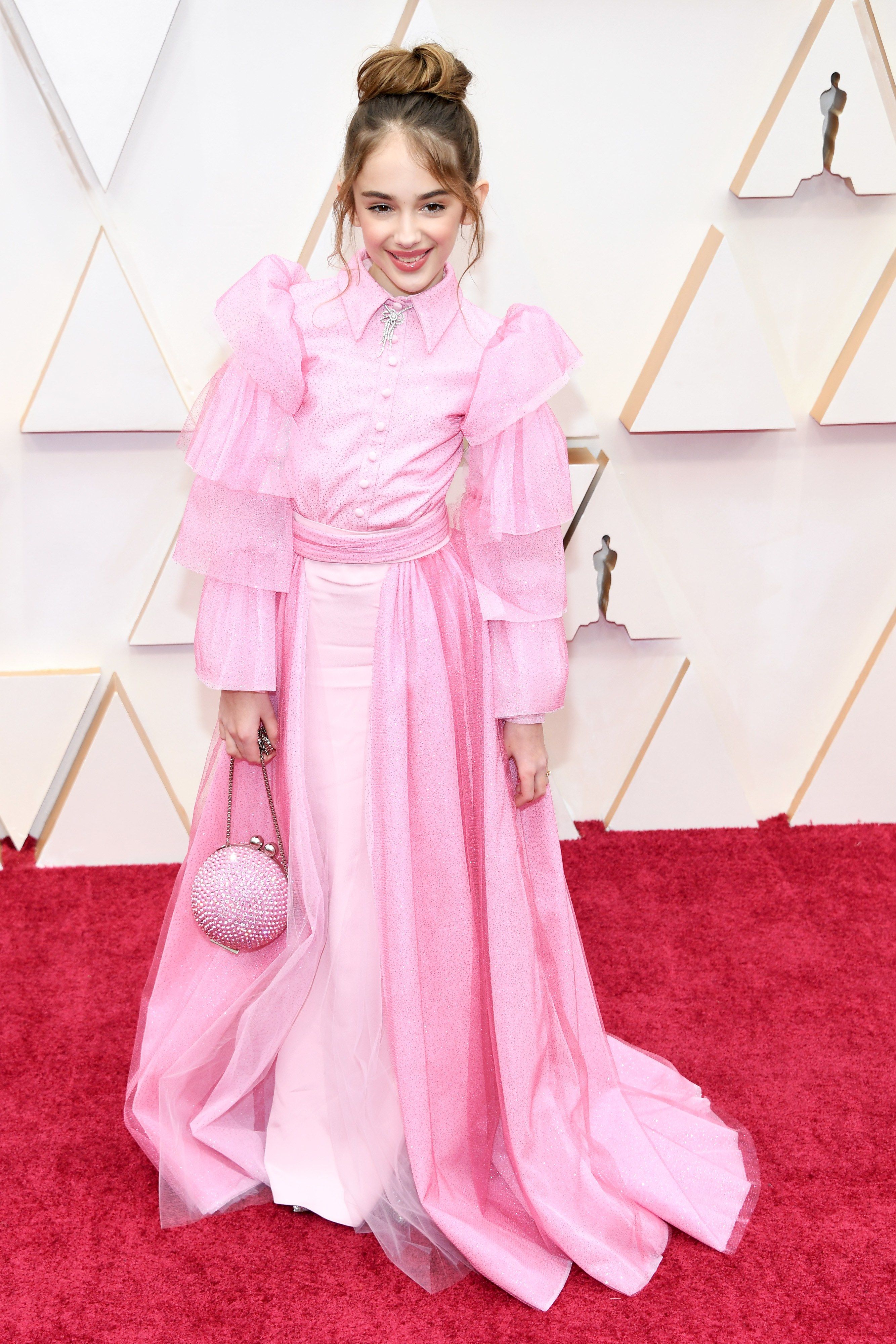 thảm đỏ oscar 2020 Julia Butters đầm hồng Christian Siriano