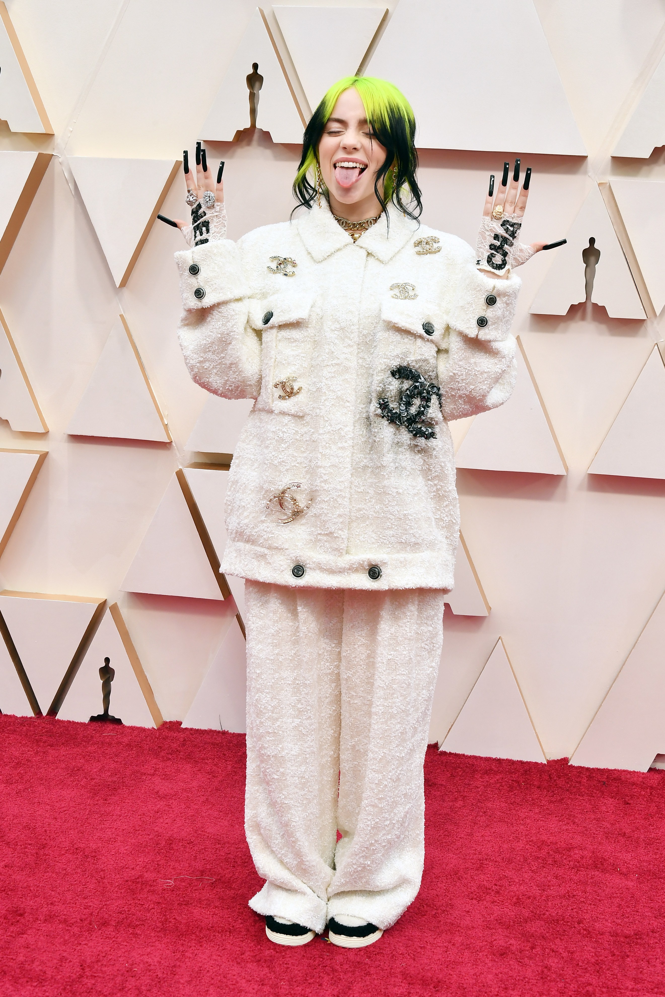 thảm đỏ oscar2020 billie eillish bộ chanel