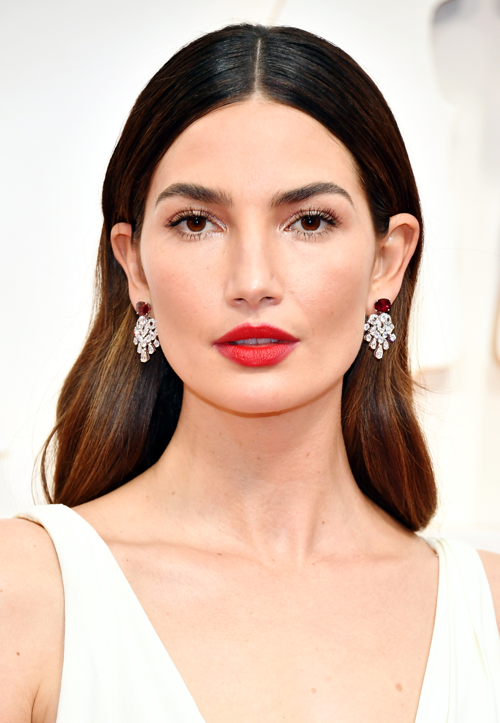 Lily Aldridge rạng rỡ với phong cách trang điểm nổi bật tại thảm đỏ Oscar 2020.