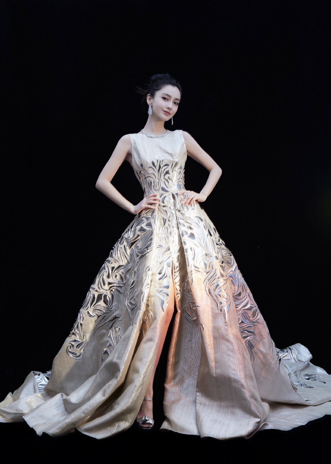 angelababy đêm hội weibo 2020 đầm george chakra