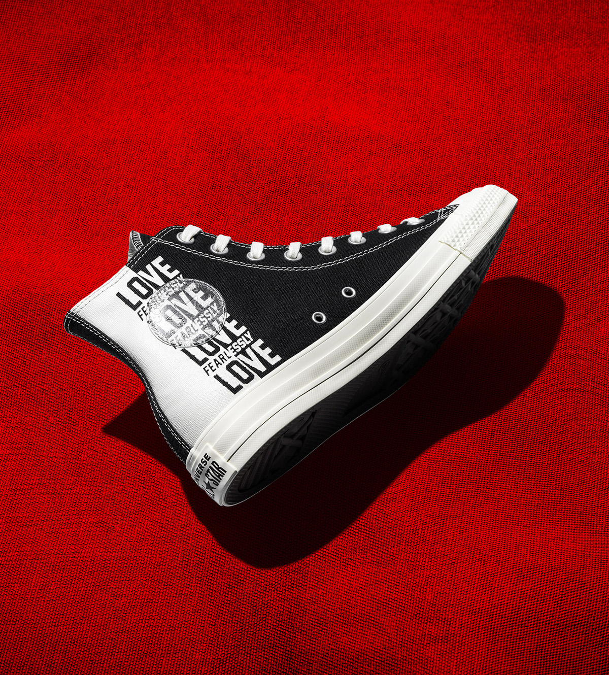 converse love fearlessly chi tiết trong suốt trắng đen