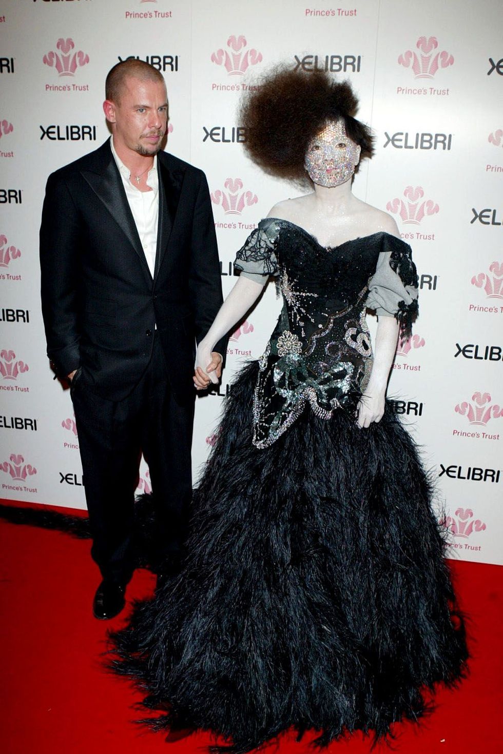 McQueen và ca sĩ người Iceland Björk