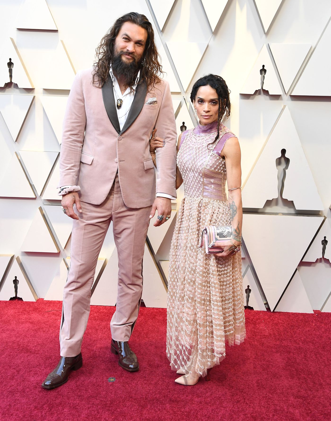 cách phối đồ đôi của Jason Momoa và Lisa Bonet trên thảm đỏ Oscar 2019