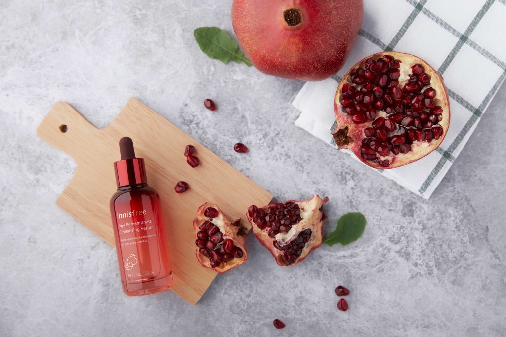 Chống lão hóa với thành phần lựu đỏ từ Jeju Pomegranate Revitalizing Serum