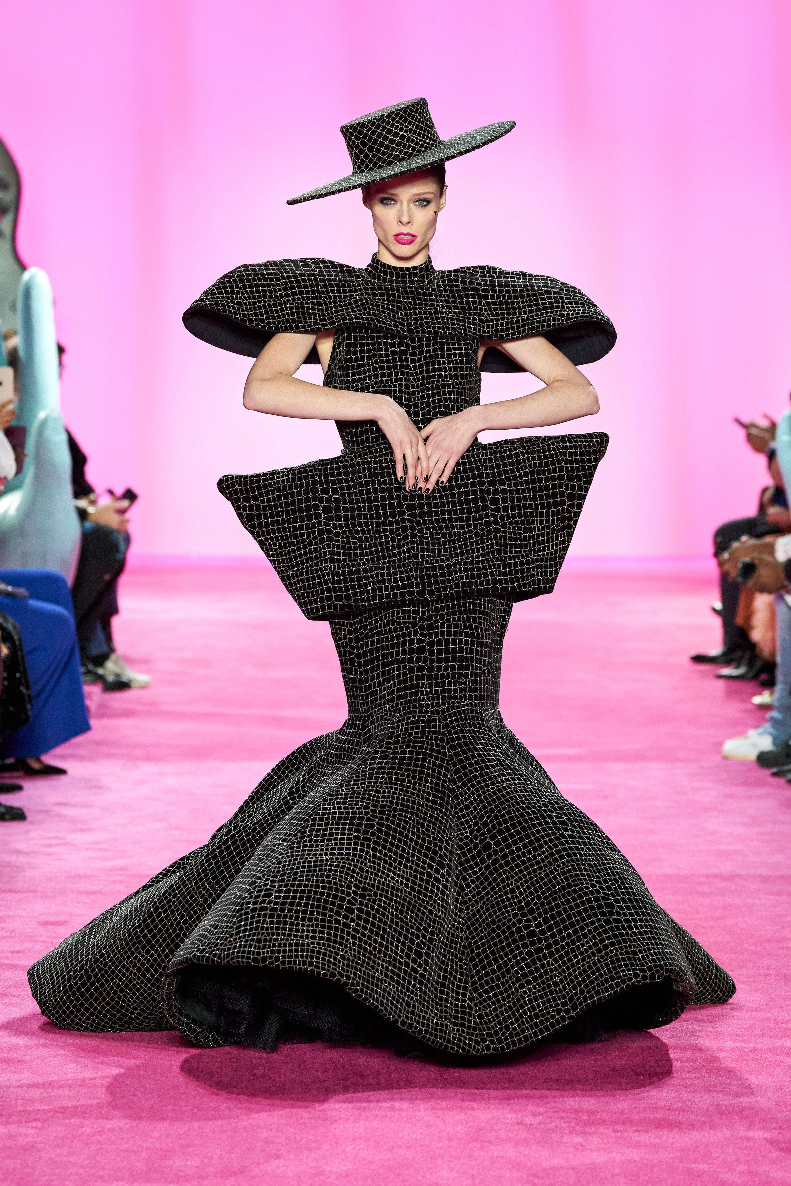 tuần lễ thời trang new york thu đông 2020 christian siriano look 68 coco rocha