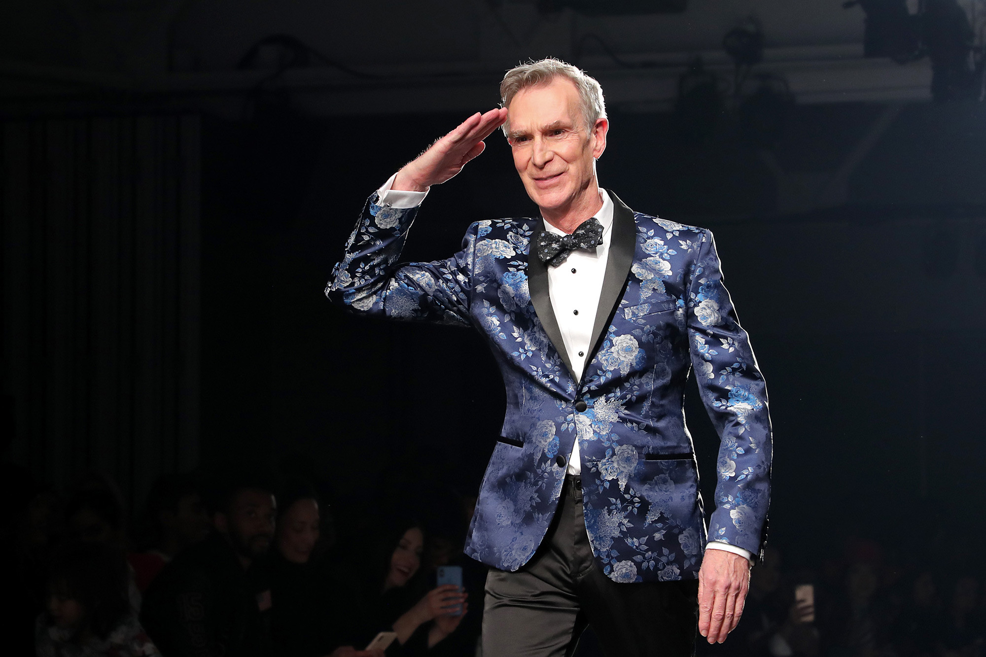 tuần lễ thời trang new york nam thu đông 2020 the blue jacket fashion show bill nye